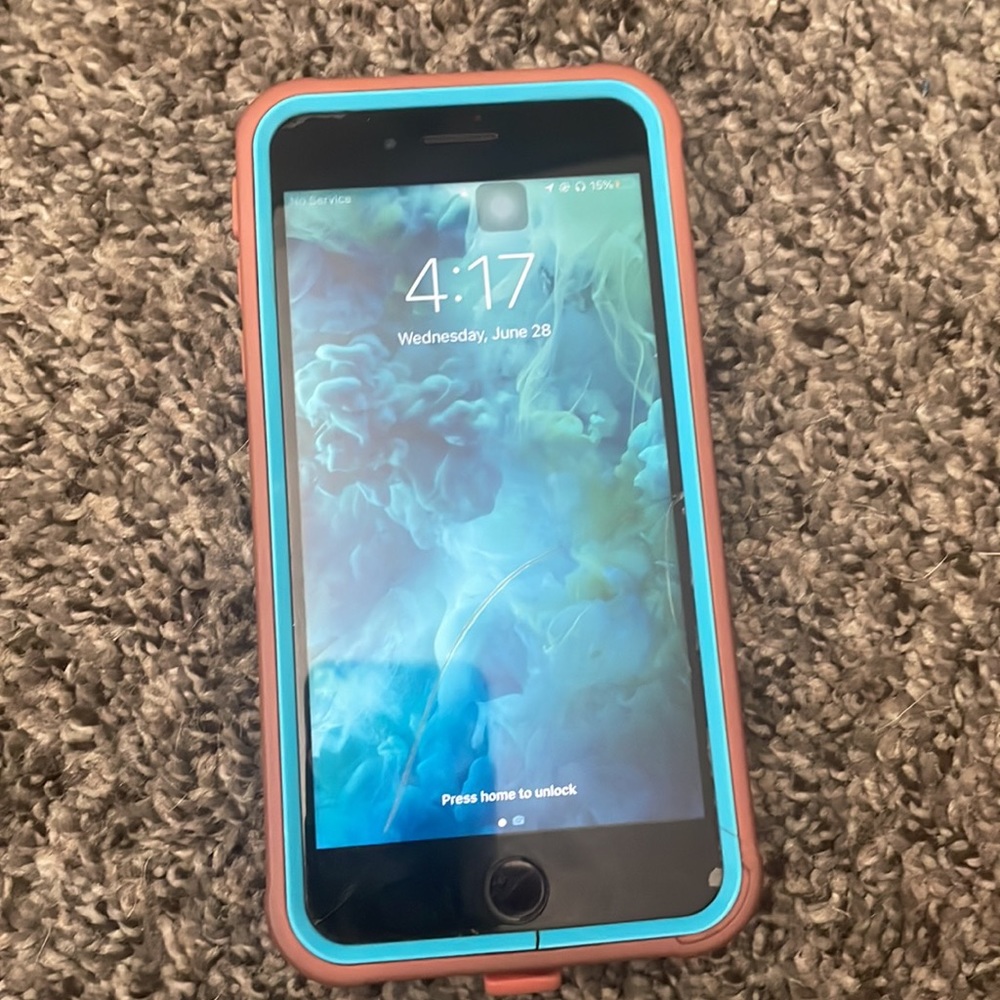 iPhone 8+ - Picture 3 of 3
